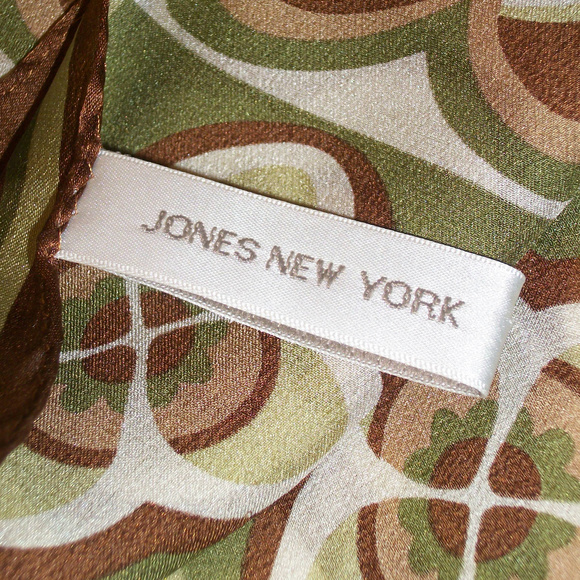 SOLD! JONES NEW YORK Silk Scarf 21X21 - Picture 4 of 5